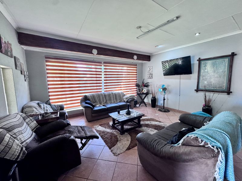 House For Sale in Kanonkop, Middelburg - Photo 3