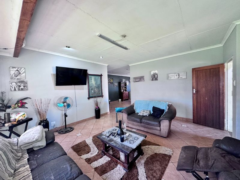 House For Sale in Kanonkop, Middelburg - Photo 5