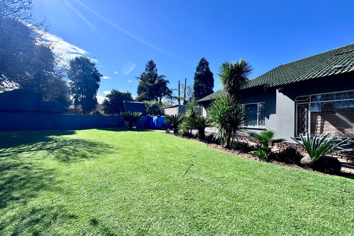 House For Sale in Kanonkop, Middelburg - Photo 2