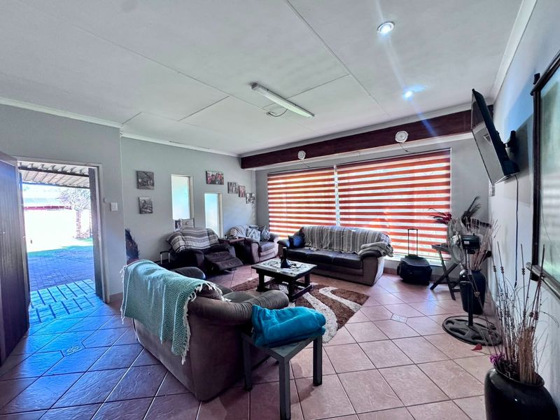 House For Sale in Kanonkop, Middelburg - Photo 4