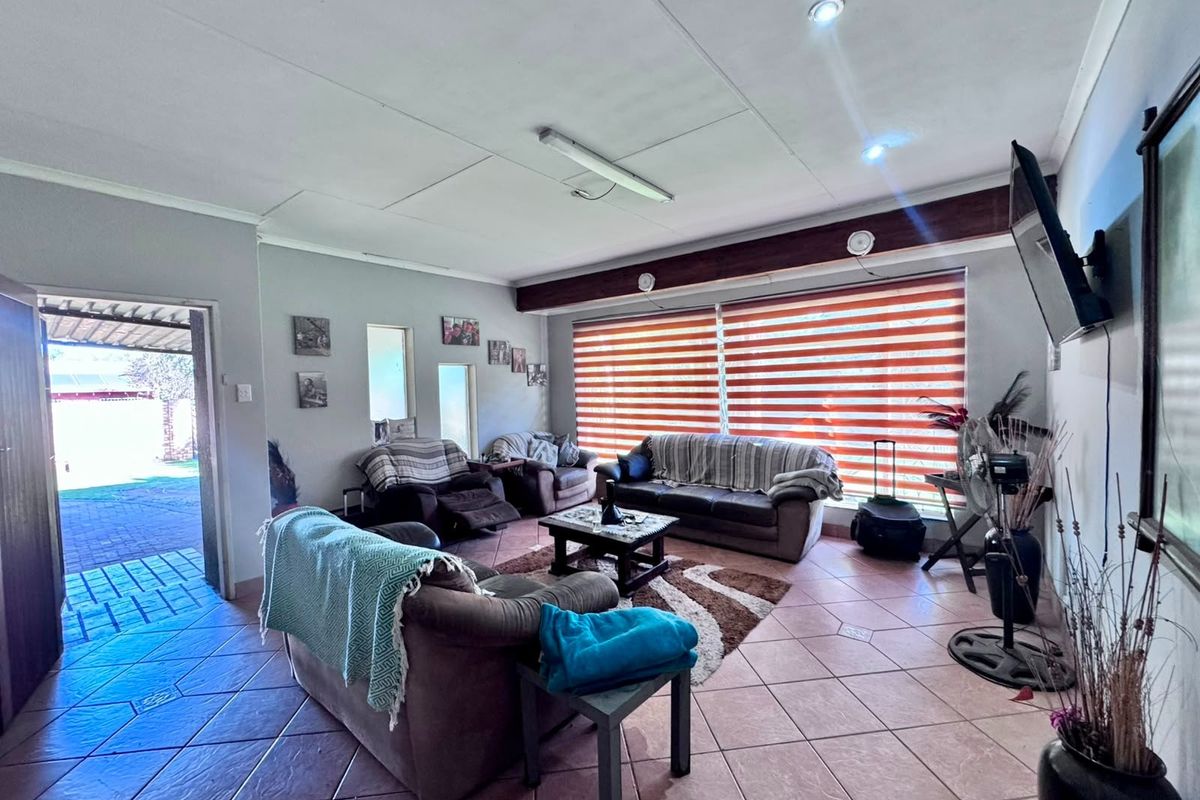 House For Sale in Kanonkop, Middelburg - Photo 4
