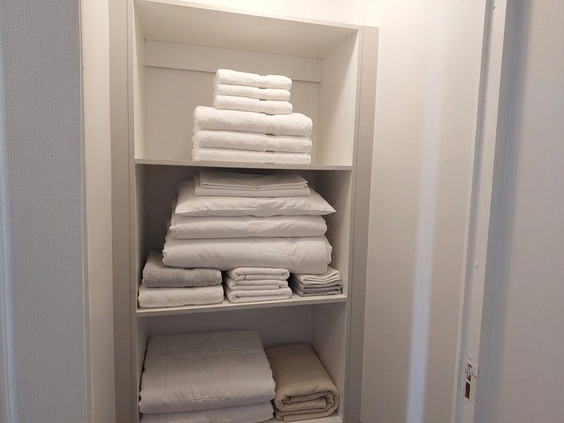 Newly Renovated First Floor Apartment with Modern Kitchen and Secure Living - Photo 10