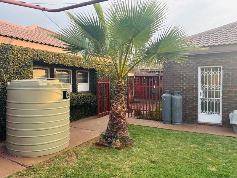 House For Sale in SE 2, Vanderbijlpark SE - Photo 2