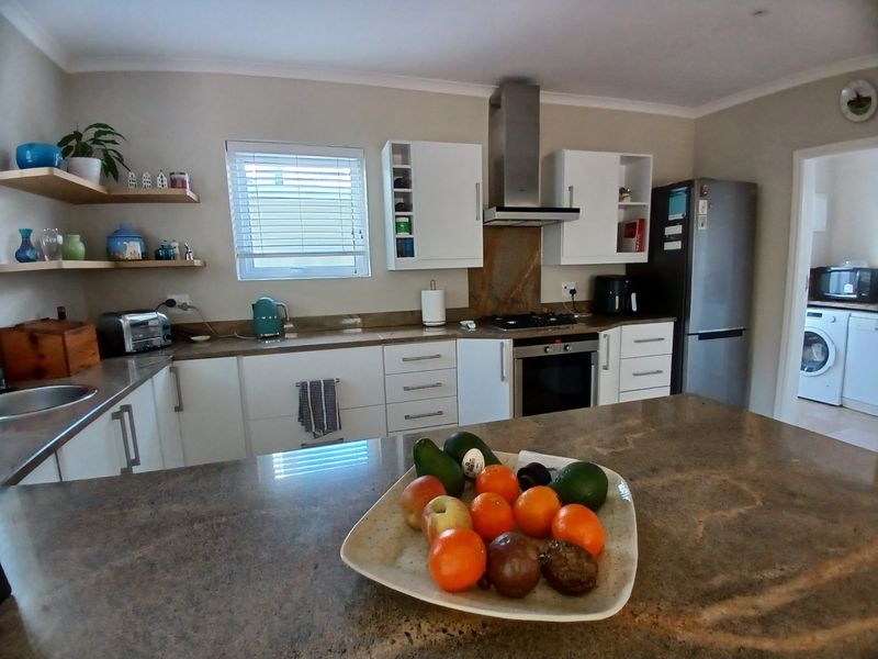 House To Rent For December in Thesen Islands, Knysna - Photo 9
