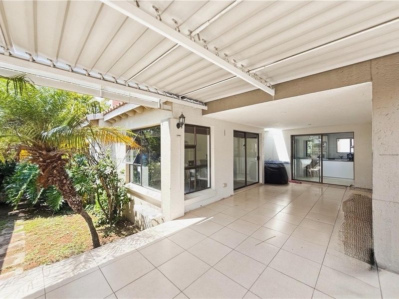 Cosy Newly Renovated 3 Bedroom in Dainfern Golf Estate - Photo 5