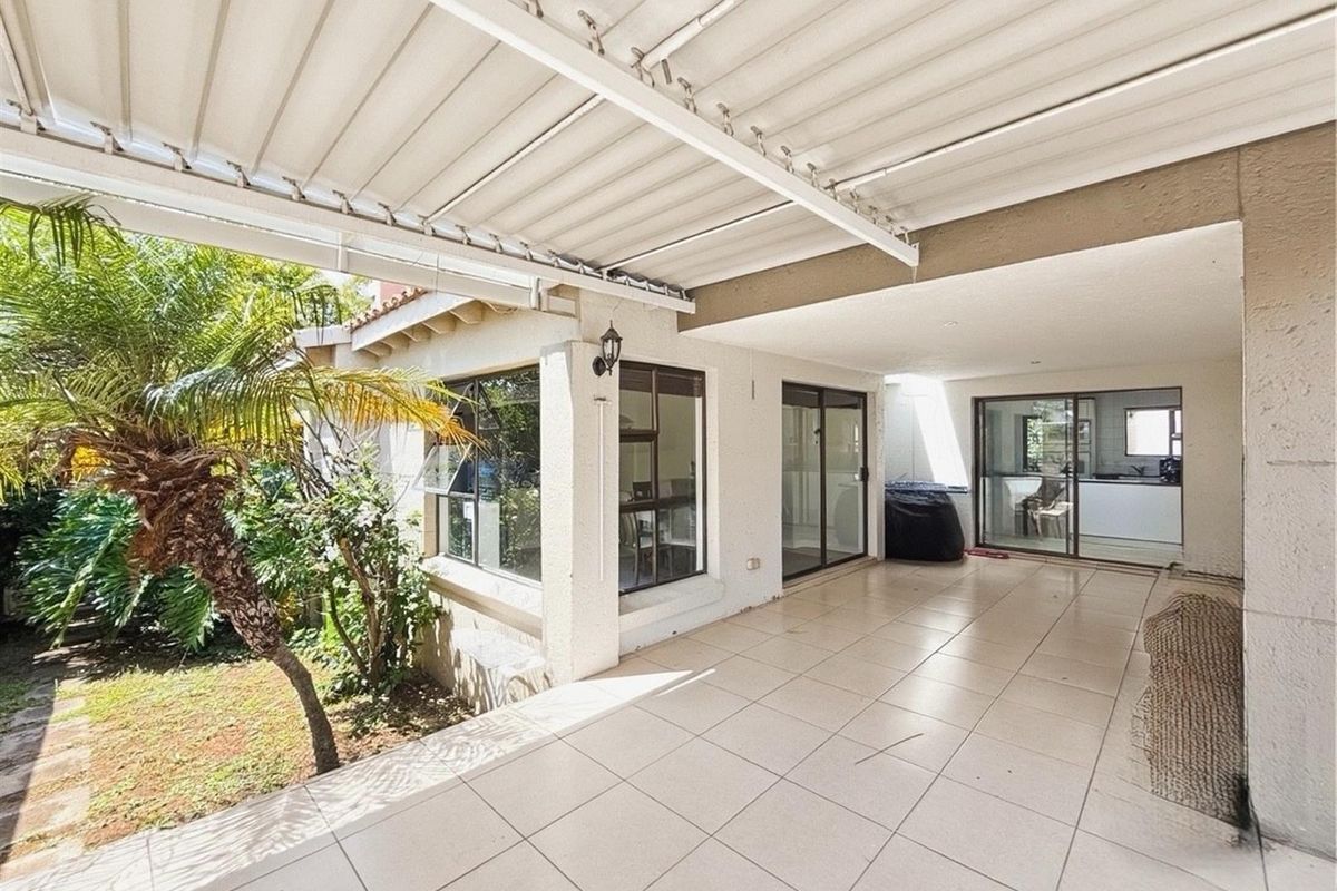 Cosy Newly Renovated 3 Bedroom in Dainfern Golf Estate - Photo 5