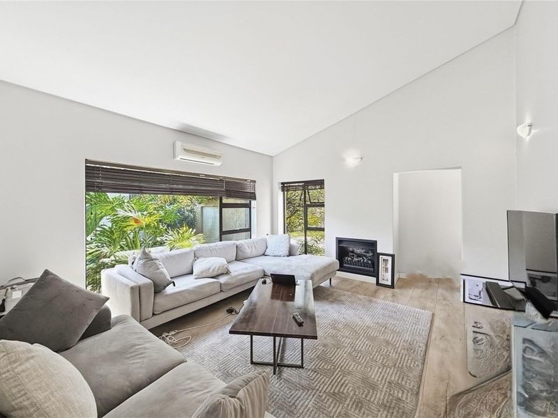 Cosy Newly Renovated 3 Bedroom in Dainfern Golf Estate - Photo 3