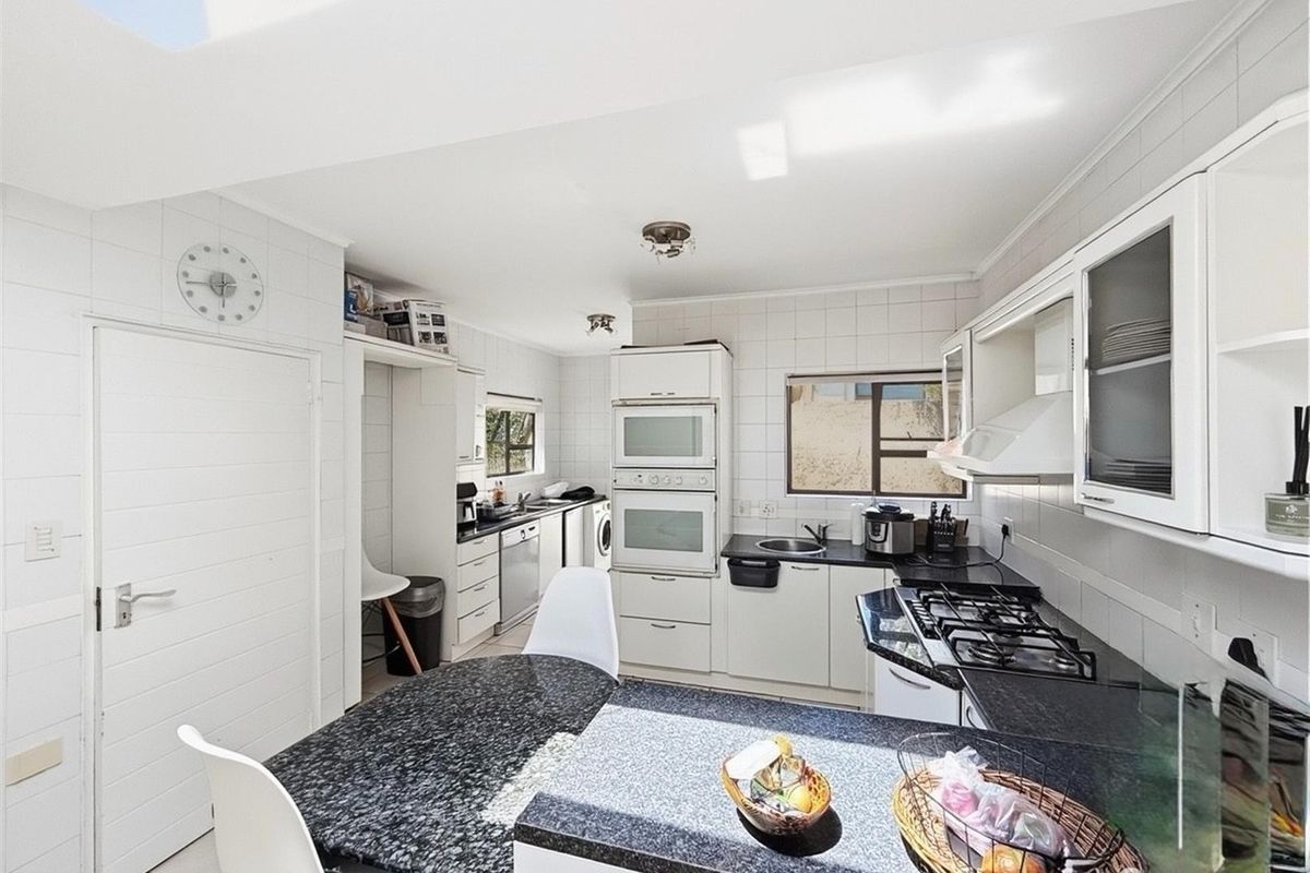 Cosy Newly Renovated 3 Bedroom in Dainfern Golf Estate - Photo 4