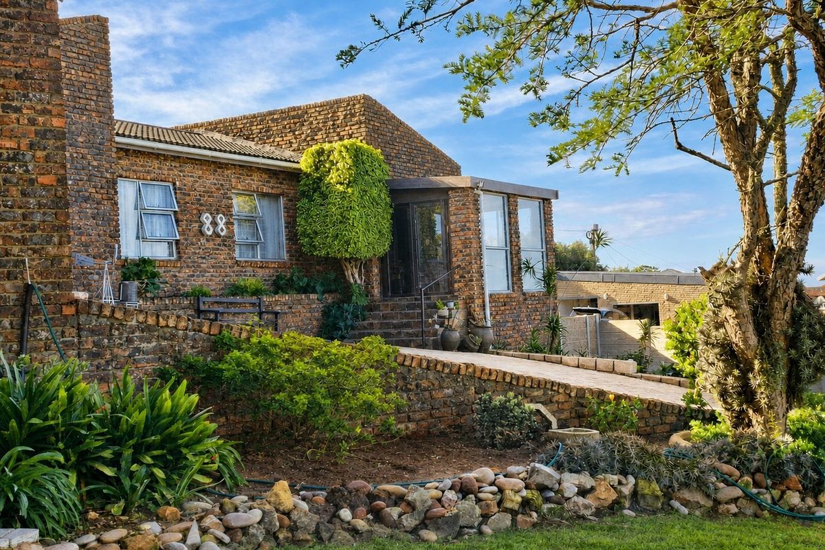 Coastal Living with Space and Spectacular Views - Photo 2