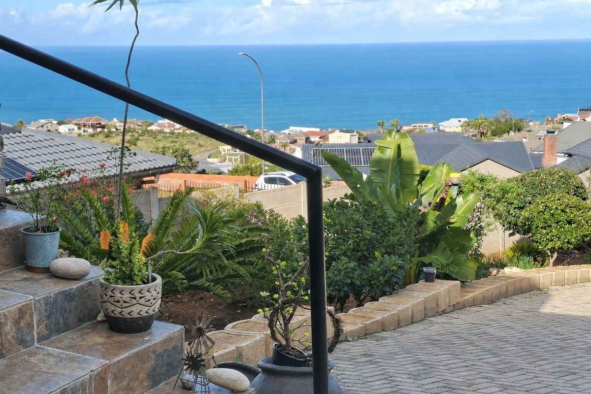 Coastal Living with Space and Spectacular Views - Photo 4