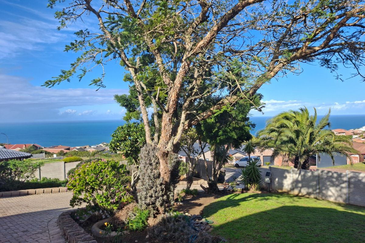 Coastal Living with Space and Spectacular Views - Photo 3