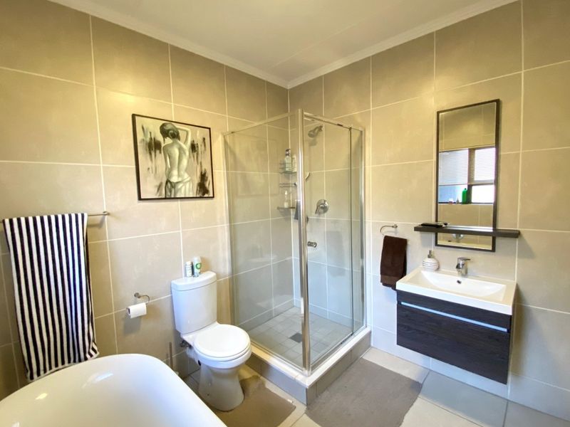 Apartment For Sale in Greenstone Hill, Edenvale - Photo 8