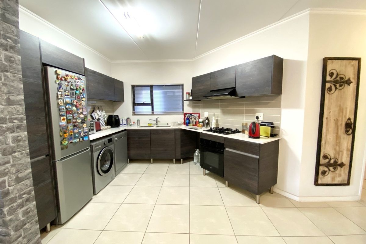 Apartment For Sale in Greenstone Hill, Edenvale - Photo 4