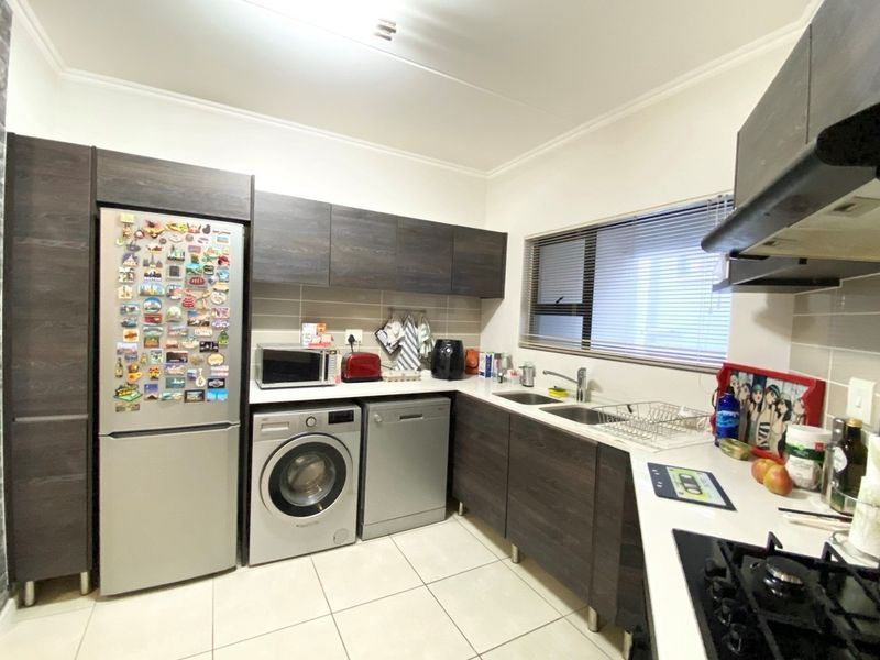 Apartment For Sale in Greenstone Hill, Edenvale - Photo 3