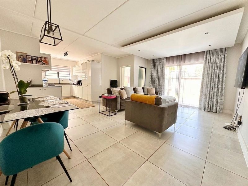 3 Bed - 2Bath Ground Floor Apartment For Sale in The Polofields, Waterfall, Midrand - Photo 5