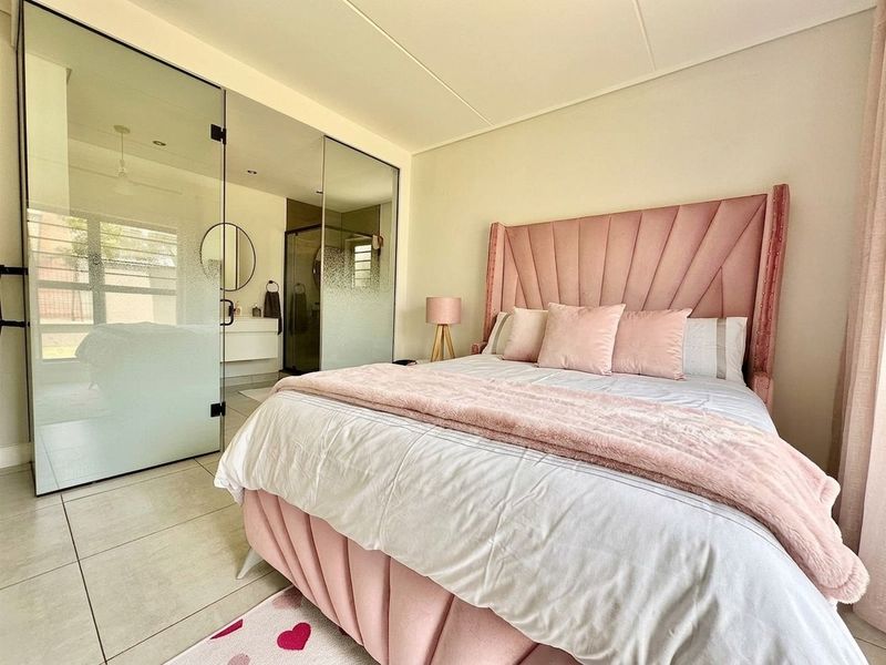 3 Bed - 2Bath Ground Floor Apartment For Sale in The Polofields, Waterfall, Midrand - Photo 10
