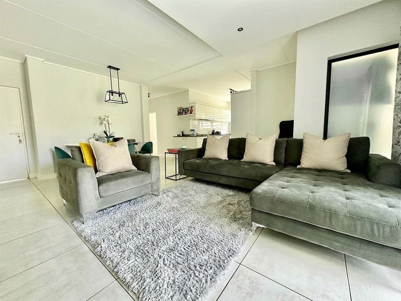 3 Bed - 2Bath Ground Floor Apartment For Sale in The Polofields, Waterfall, Midrand - Photo 7