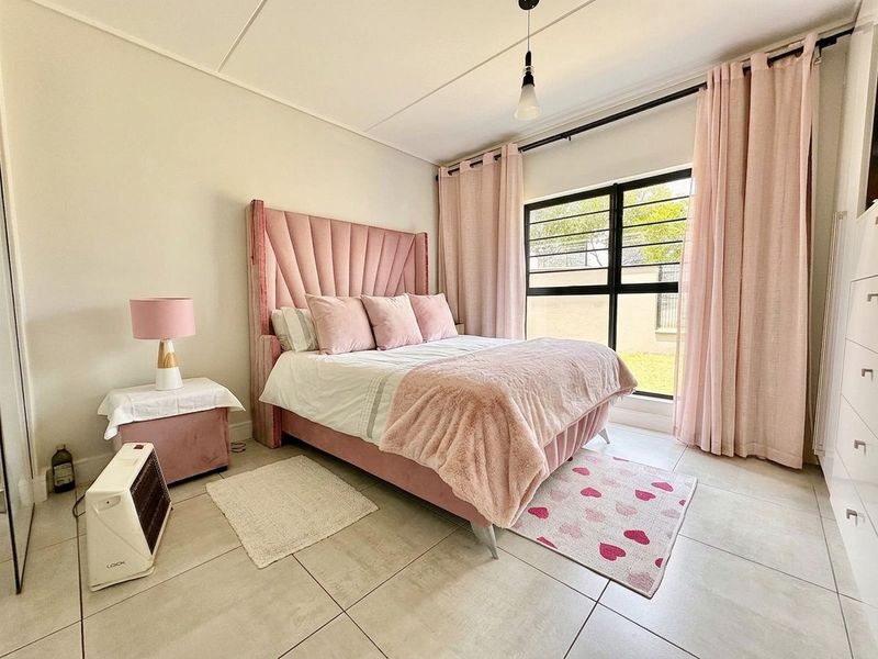 3 Bed - 2Bath Ground Floor Apartment For Sale in The Polofields, Waterfall, Midrand - Photo 3