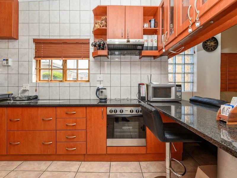 House For Sale in South End, Port Elizabeth - Photo 4