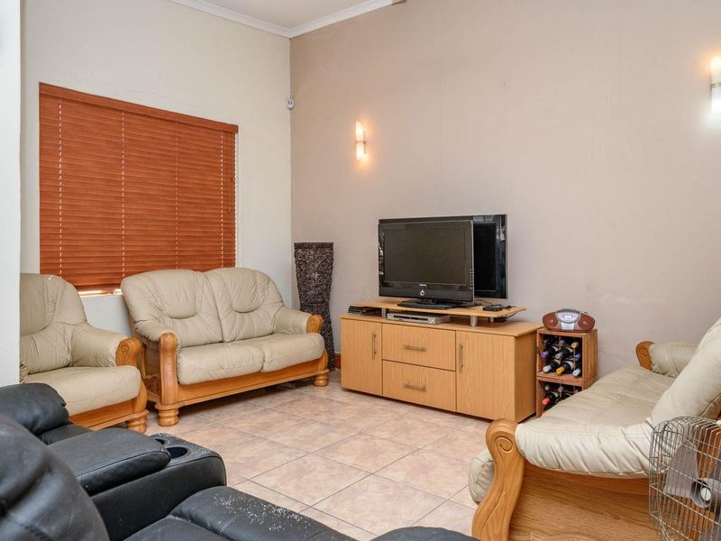 House For Sale in South End, Port Elizabeth - Photo 10