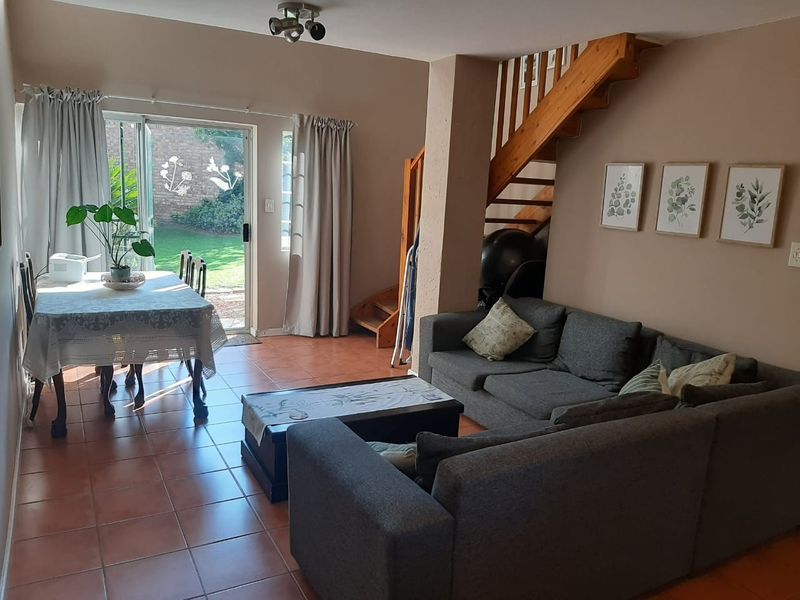 Townhouse For Sale in Die Hoewes, Centurion - Photo 4