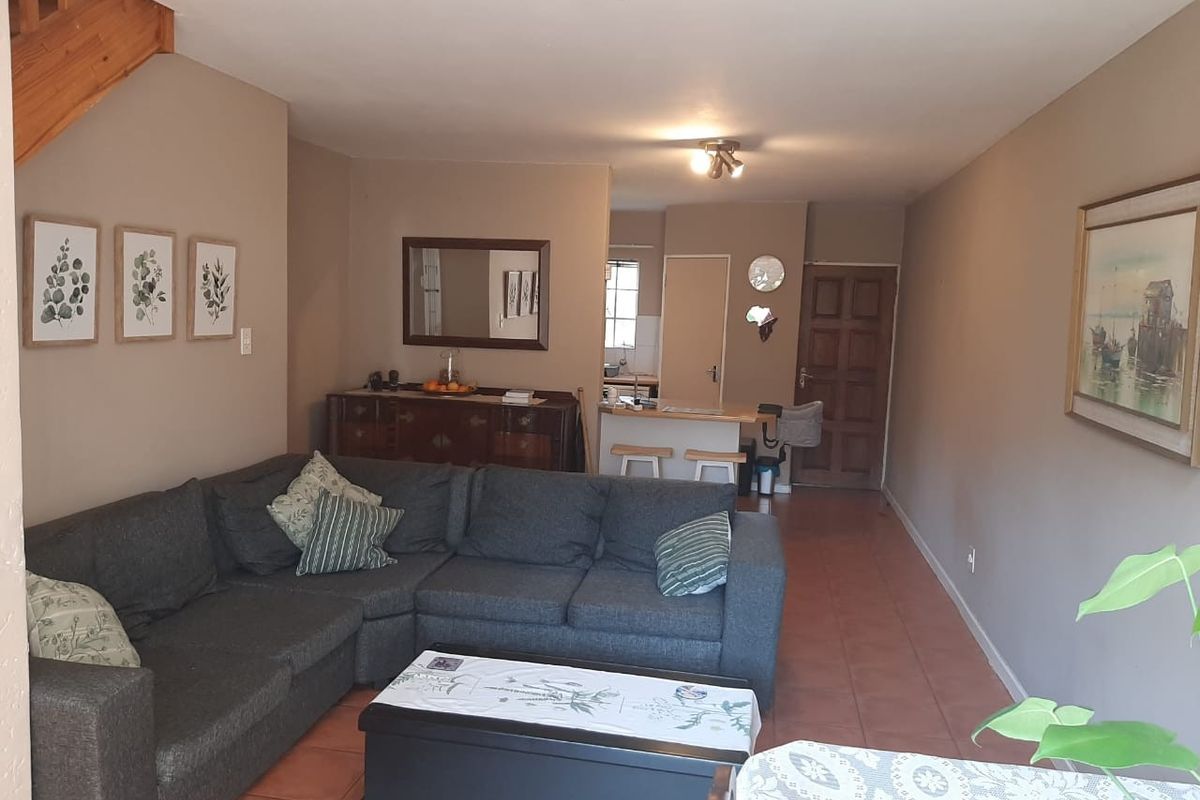 Townhouse For Sale in Die Hoewes, Centurion - Photo 5