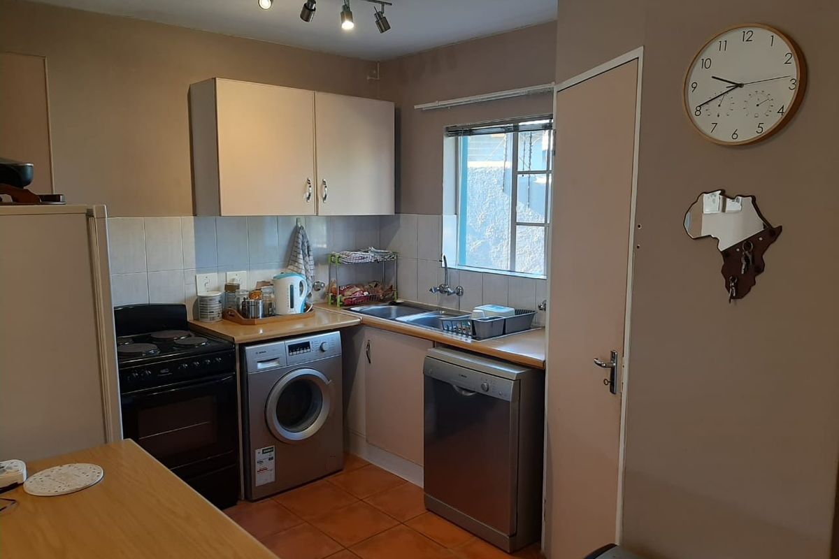 Townhouse For Sale in Die Hoewes, Centurion - Photo 3