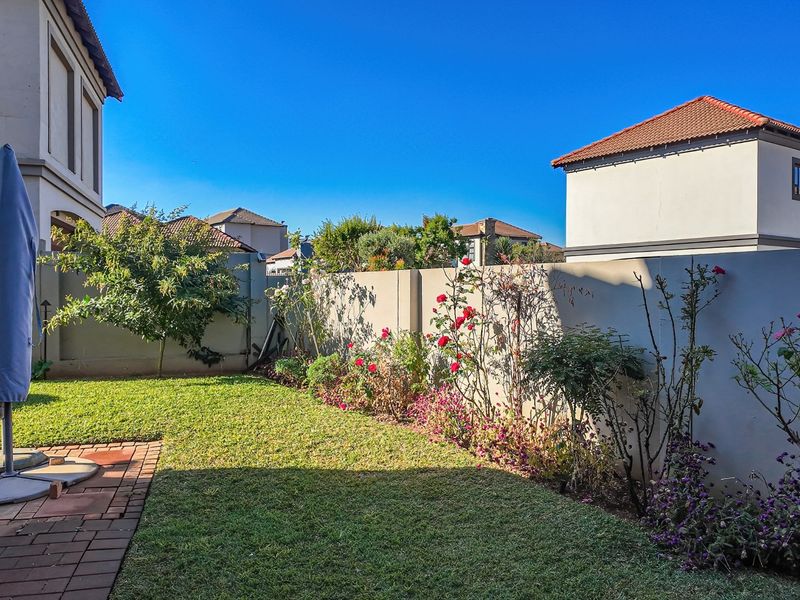 Double Story House in Melodie, Hartbeespoort, North West - Photo 4