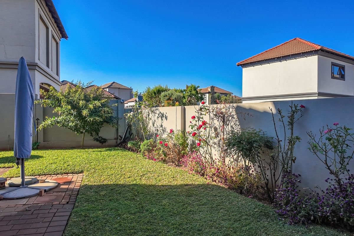 Double Story House in Melodie, Hartbeespoort, North West - Photo 4