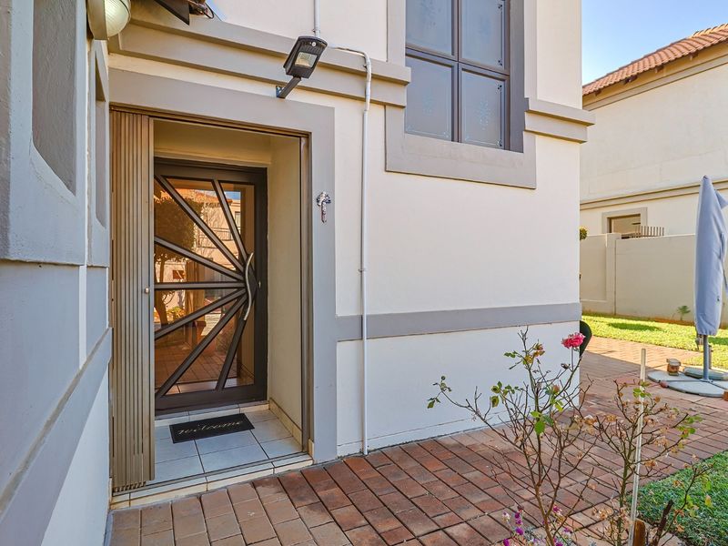 Double Story House in Melodie, Hartbeespoort, North West - Photo 9