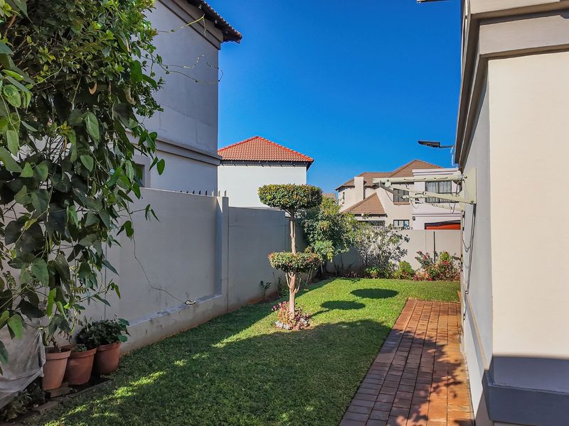 Double Story House in Melodie, Hartbeespoort, North West - Photo 5
