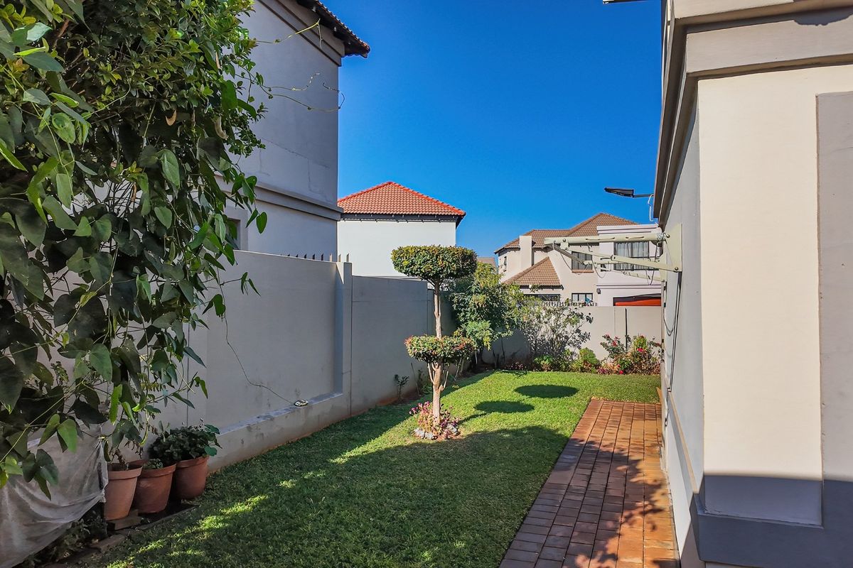 Double Story House in Melodie, Hartbeespoort, North West - Photo 5