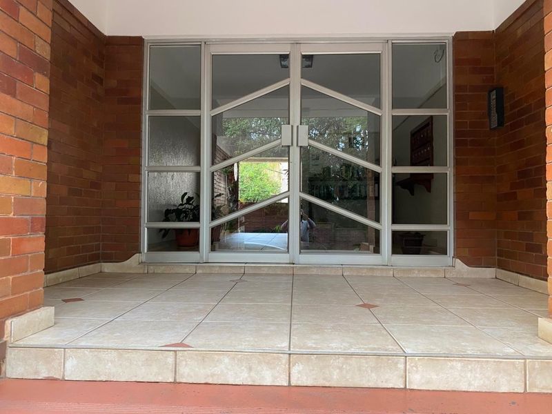 Apartment To Rent in Glenwood, Durban, KwaZulu Natal - Photo 2