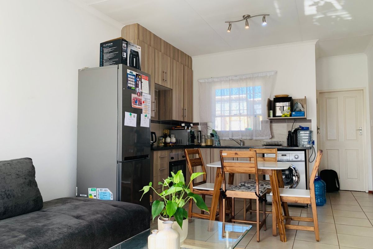 2 Bedroom, 2 bathroom Apartment For Sale in Theresapark, Akasia - Photo 5
