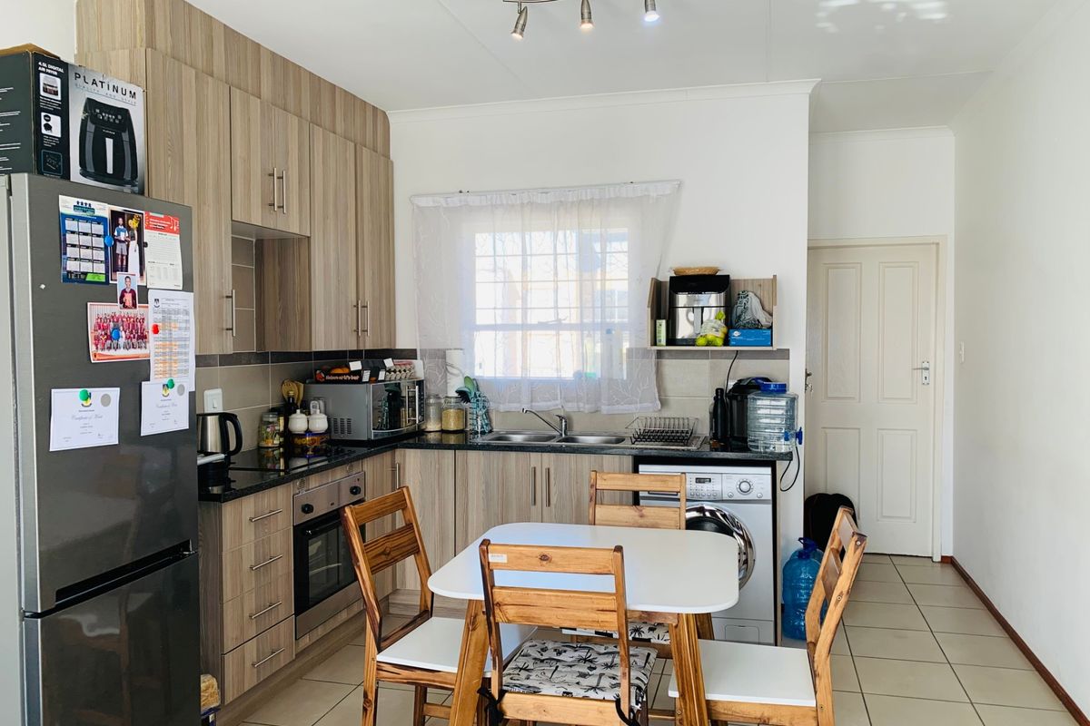 2 Bedroom, 2 bathroom Apartment For Sale in Theresapark, Akasia - Photo 4