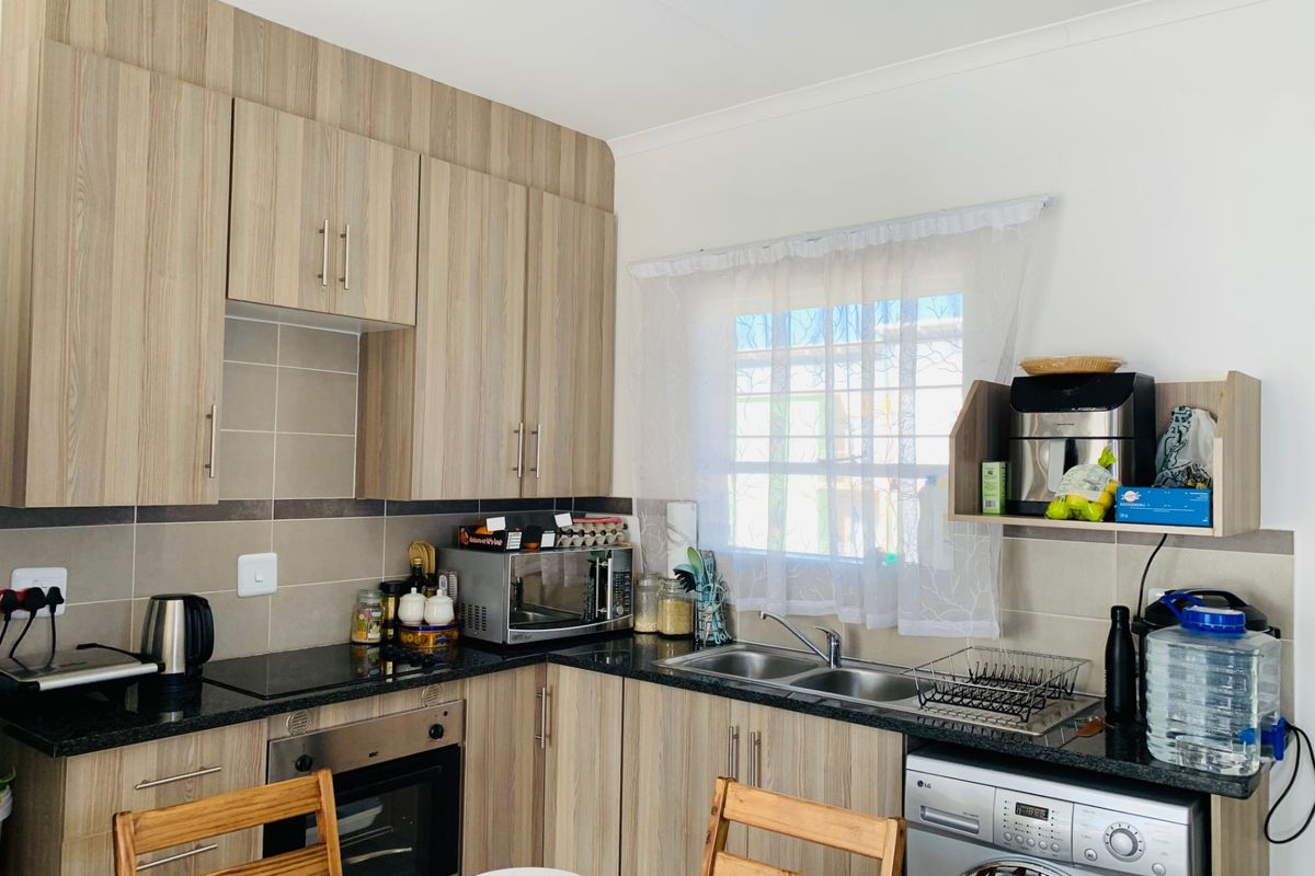 2 Bedroom, 2 bathroom Apartment For Sale in Theresapark, Akasia - Photo 2