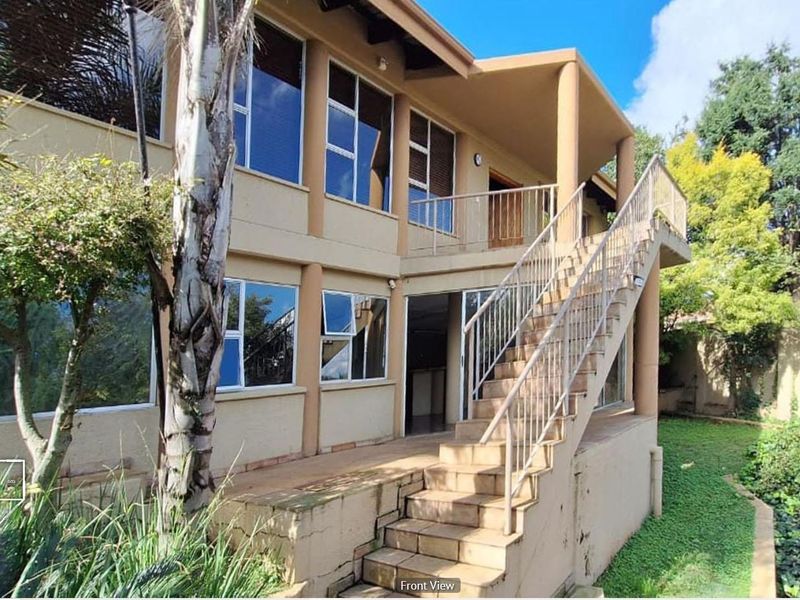 FNB Quick Sell Spacious Family Home with Extensive Entertainment Features in Northcliff - Photo 2