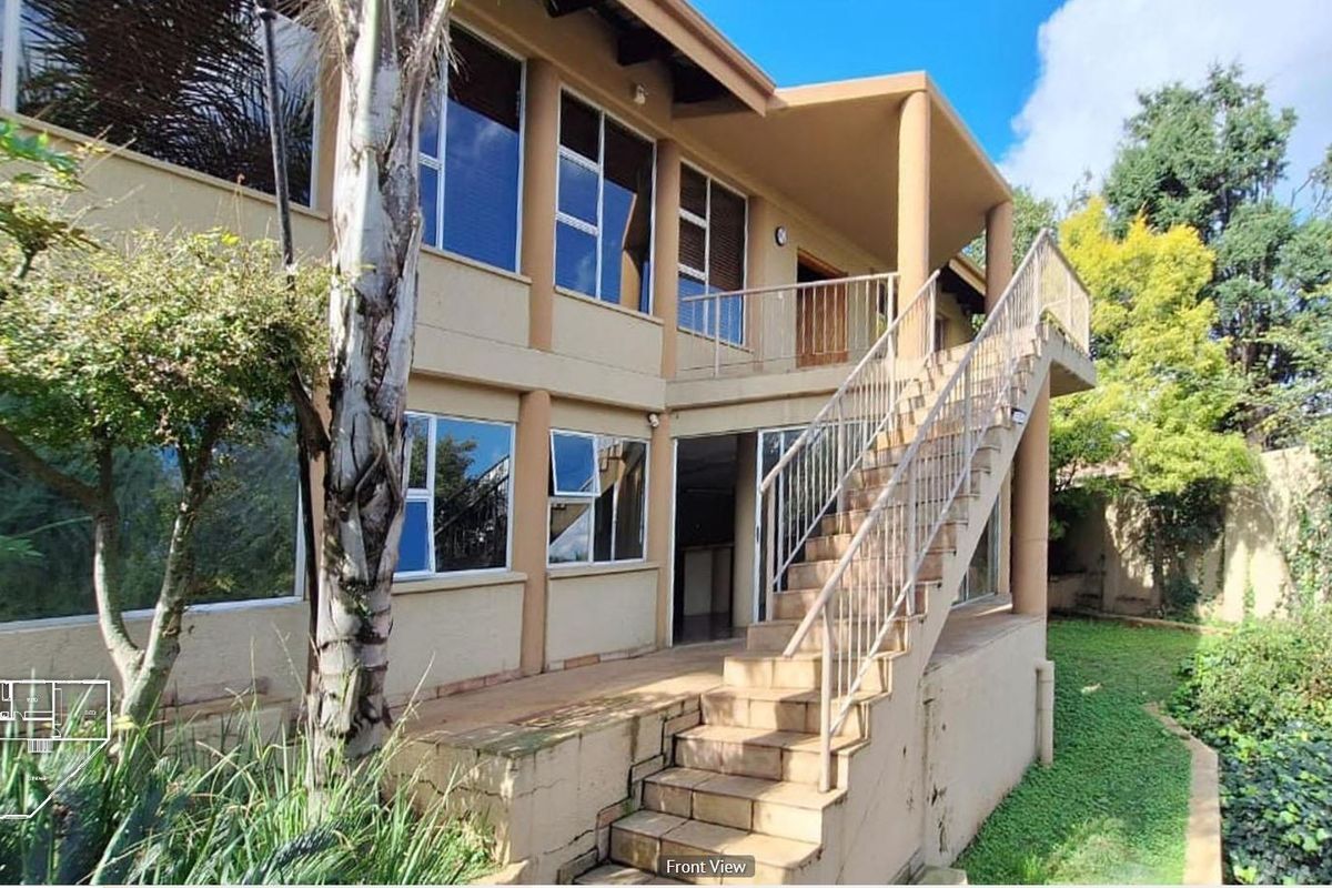 FNB Quick Sell Spacious Family Home with Extensive Entertainment Features in Northcliff - Photo 2