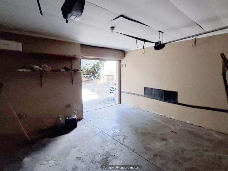 FNB Quick Sell Spacious Family Home with Extensive Entertainment Features in Northcliff - Photo 9