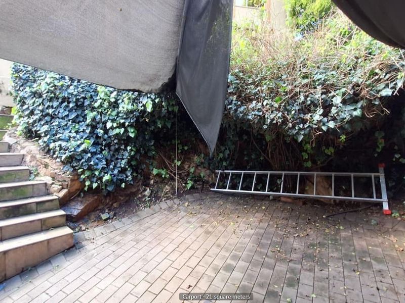 FNB Quick Sell Spacious Family Home with Extensive Entertainment Features in Northcliff - Photo 8