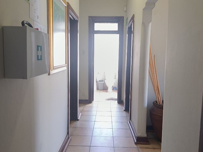 Student Accomodation For Sale in Hurst Hill, Johannesburg - Photo 9