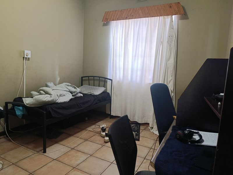 Student Accomodation For Sale in Hurst Hill, Johannesburg - Photo 4