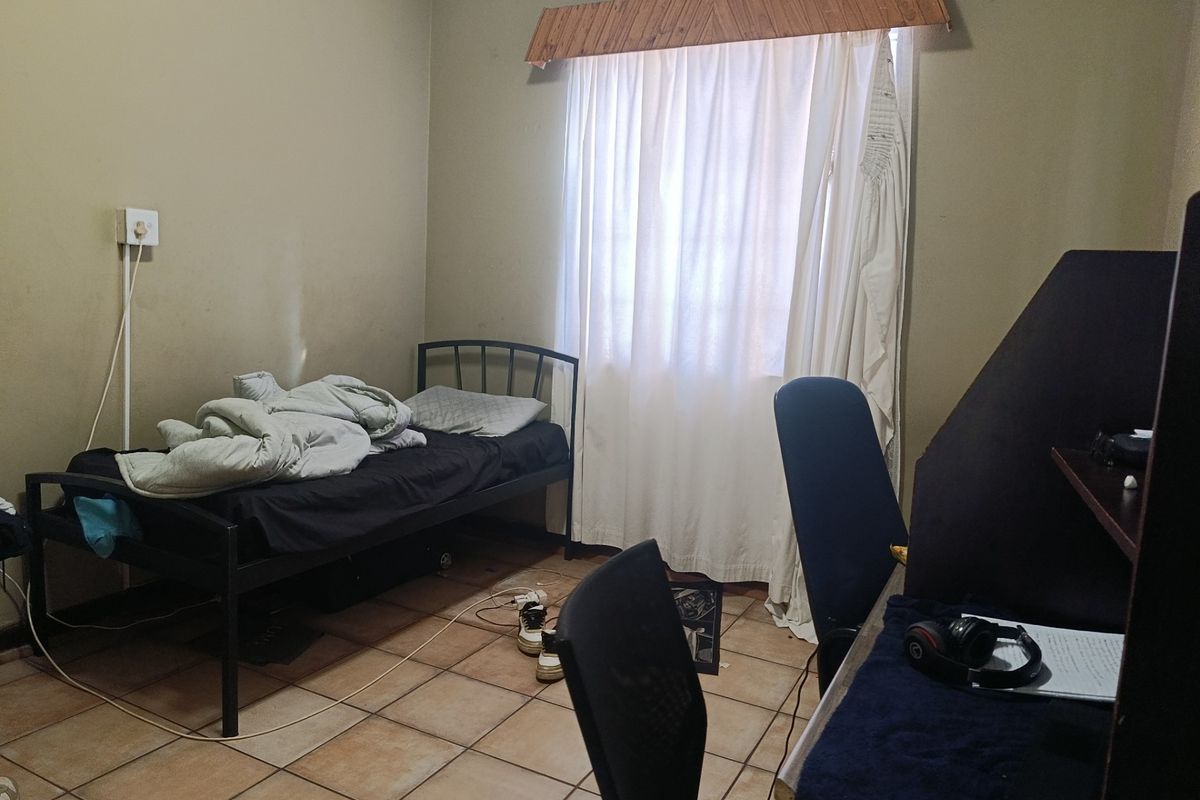 Student Accomodation For Sale in Hurst Hill, Johannesburg - Photo 4