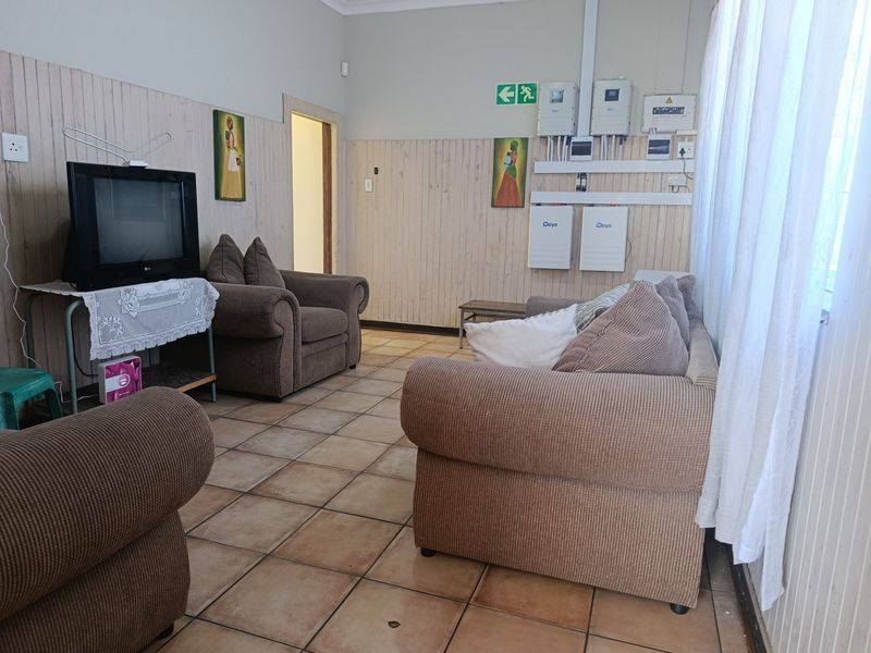 Student Accomodation For Sale in Hurst Hill, Johannesburg - Photo 2