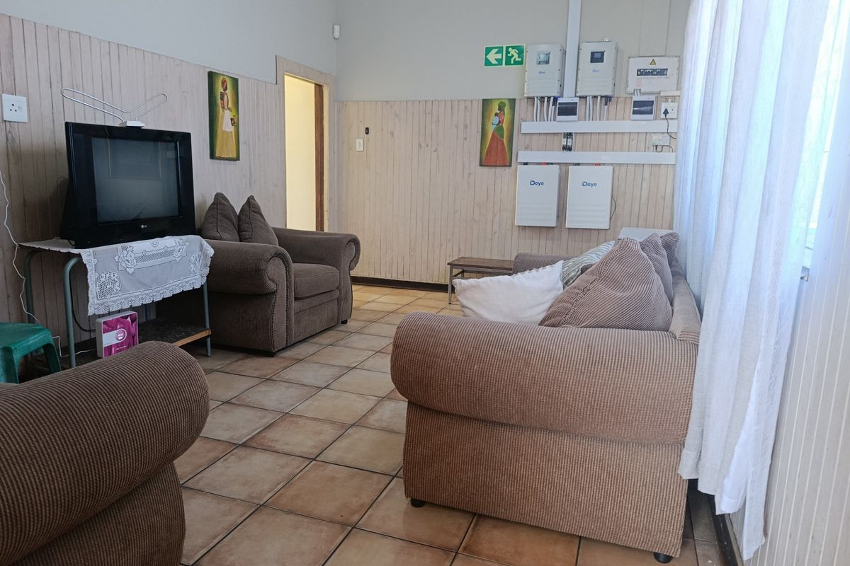 Student Accomodation For Sale in Hurst Hill, Johannesburg - Photo 2