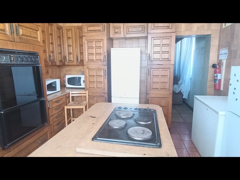 Student Accomodation For Sale in Hurst Hill, Johannesburg - Photo 3