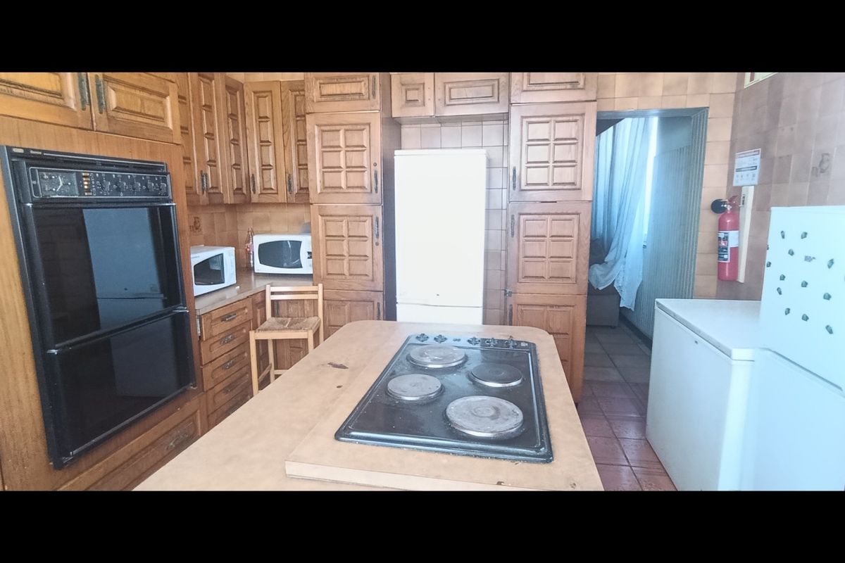 Student Accomodation For Sale in Hurst Hill, Johannesburg - Photo 3