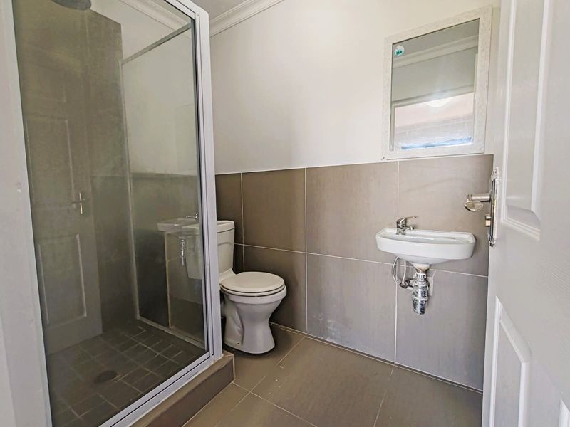 Modern Apartment For Sale in Blouberg - Photo 10