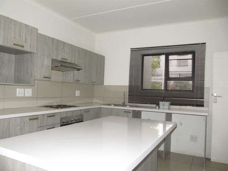 Apartment For Sale in Carlswald, Midrand - Photo 2