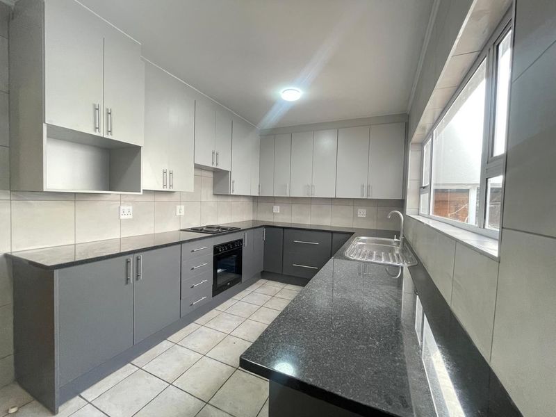 9 Bedroomed Versatile Home - Photo 8